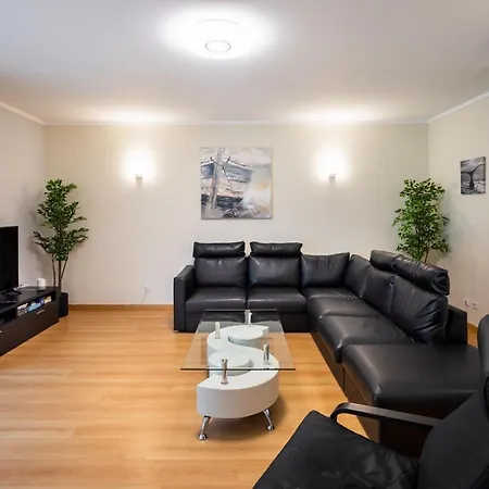 Jacaranda Apt.3 Bed 3 Bath.rooftop Pool. A/c, Heating. Lic.# 89195/al * Olhao