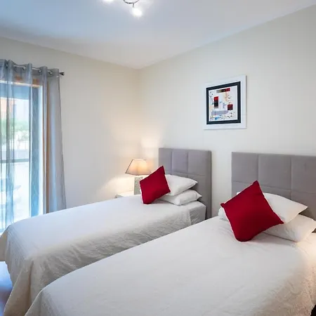 Jacaranda Apt.3 Bed 3 Bath.rooftop Pool. A/c, Heating. Lic.# 89195/al Apartment Olhao
