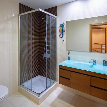 Jacaranda Apt.3 Bed 3 Bath.rooftop Pool. A/c, Heating. Lic.# 89195/al